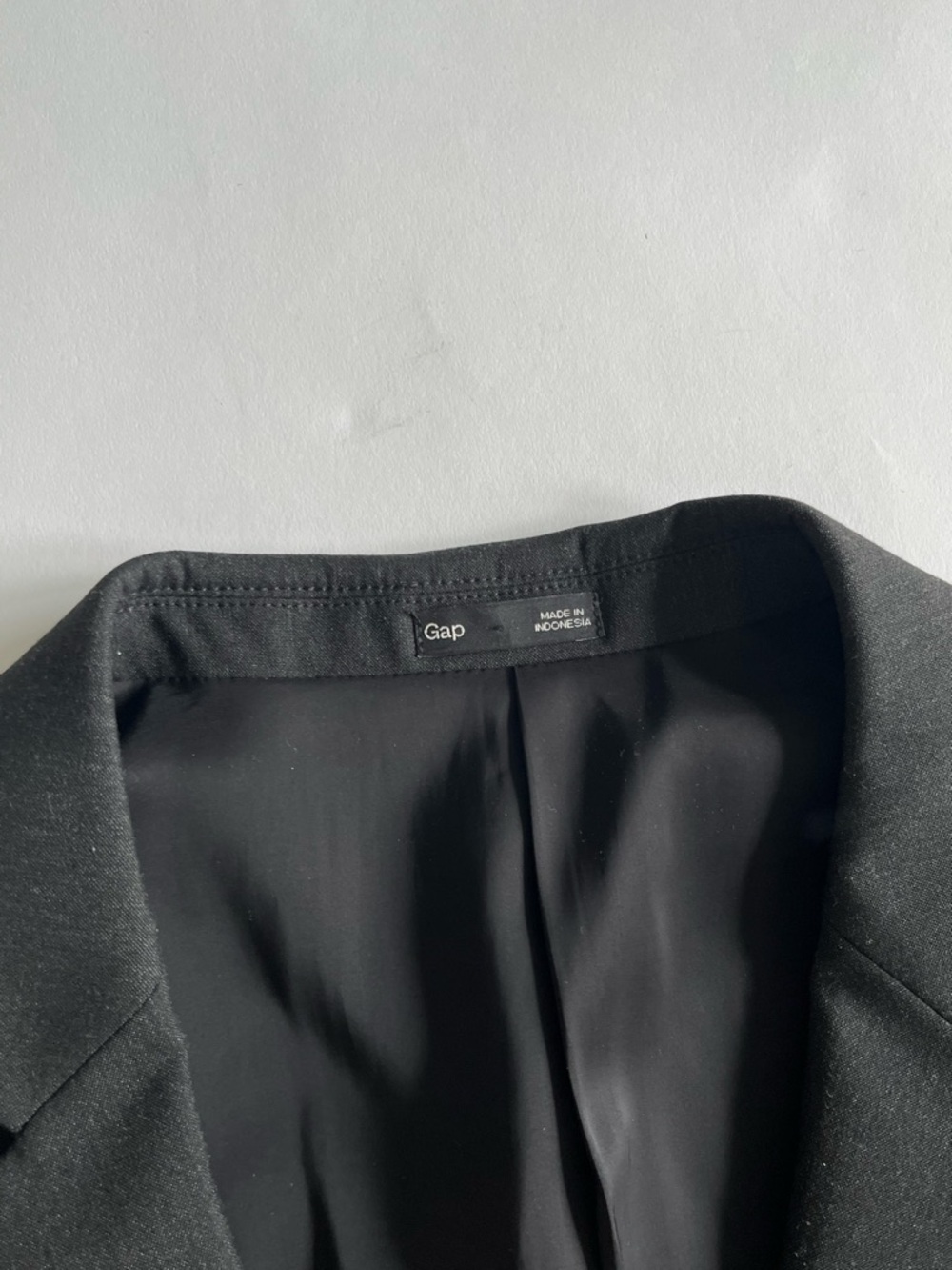Gap Men's Classic Charcoal 42 reg Suit Jacket & 33x32 Trousers - Picture 2 of 11